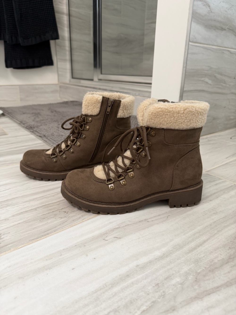 Maurices Women’s Brown Faux-Shearling Lace-Up Ankle Boots- Size 7